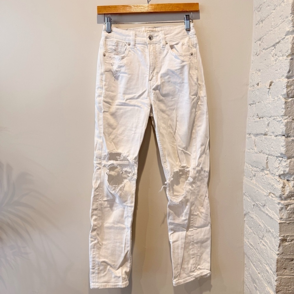 American Eagle White Mom Straight Jeans